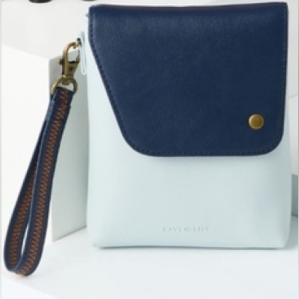 Raven + Lily Navy and Light Blue Travel Bag